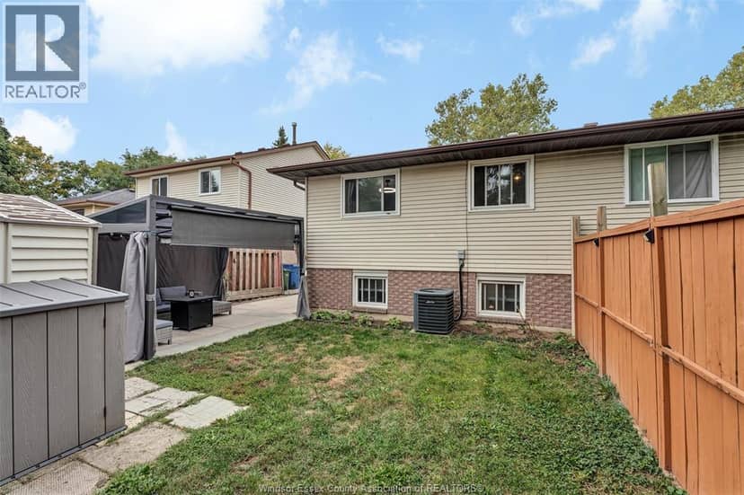 3090 Fairlane Crescent — photo 31 of 40