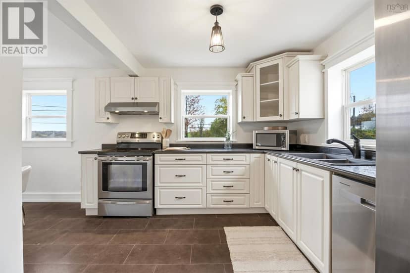 324 Wentworth Road — photo 13 of 40