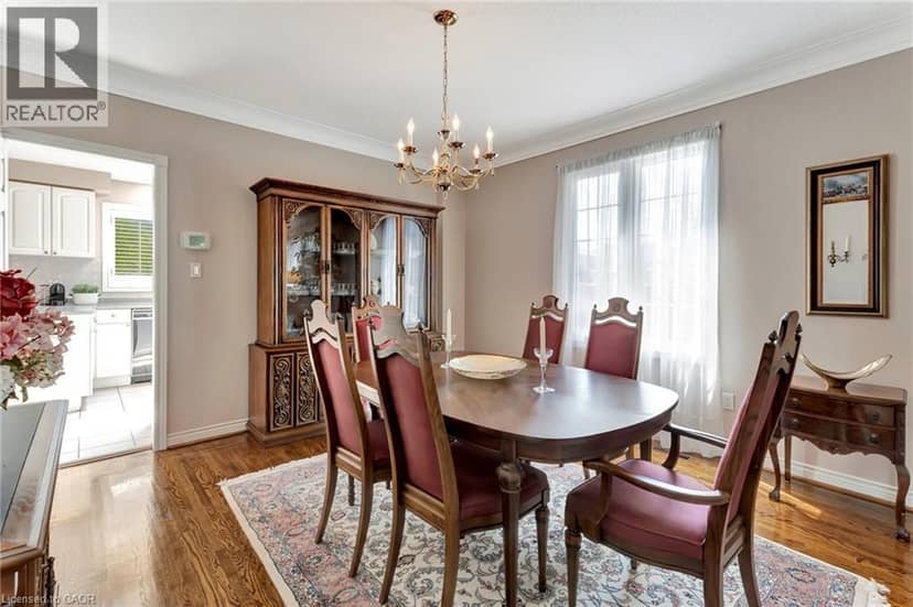 144 COVE Crescent — photo 10 of 40