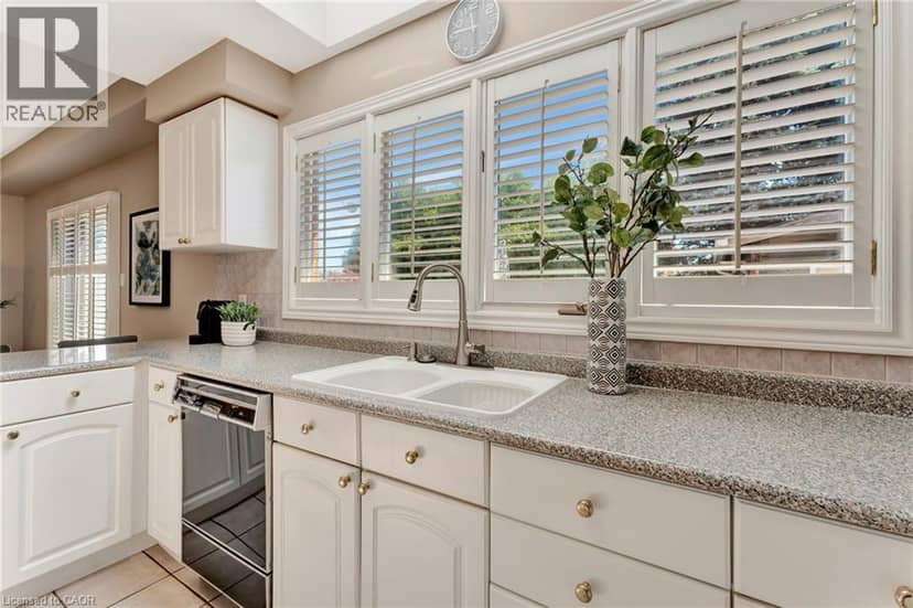 144 COVE Crescent — photo 11 of 40