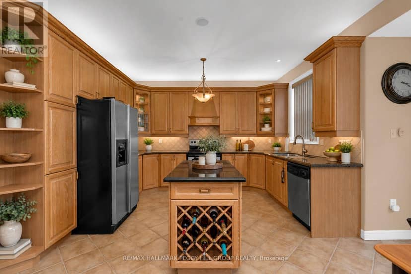 5 Sandringham Drive — photo 3 of 21