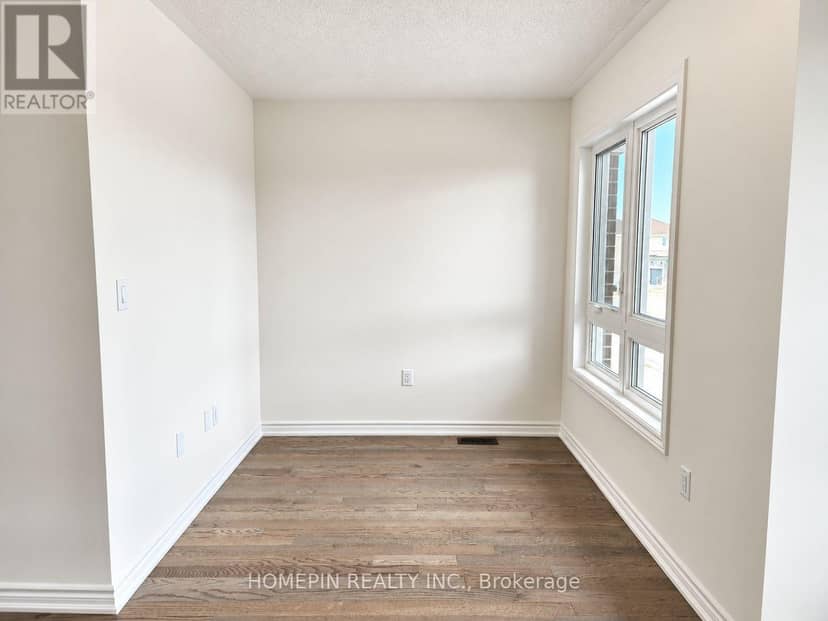 21 Phoenix Boulevard — photo 10 of 22