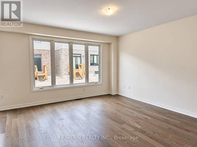 21 Phoenix Boulevard, Barrie, photo 3