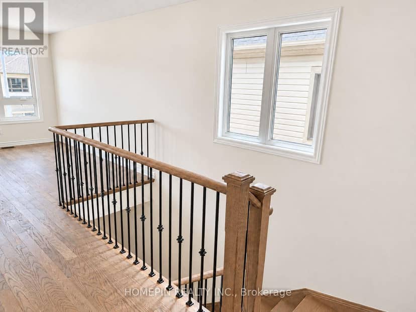 21 Phoenix Boulevard, Barrie, photo 8