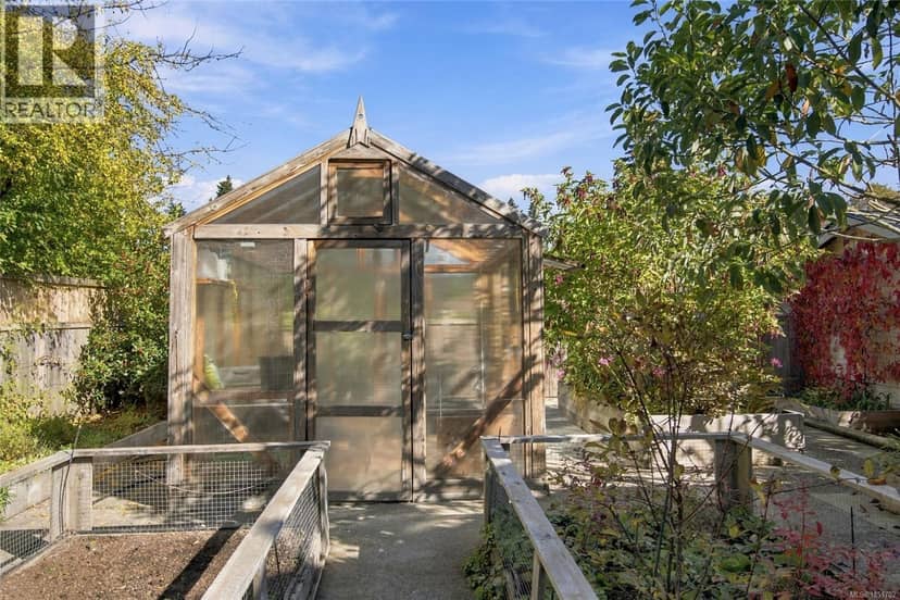 1061 Harlequin Rd — photo 10 of 40