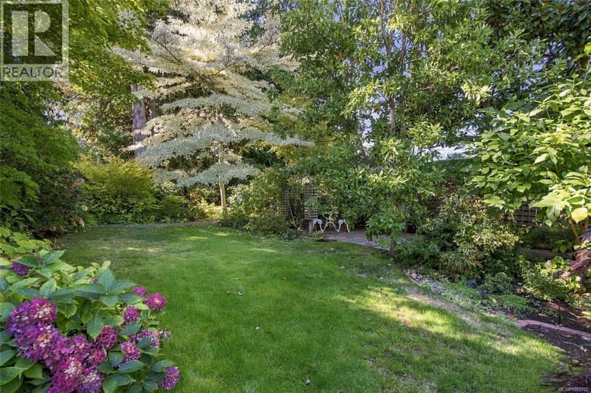 1061 Harlequin Rd — photo 13 of 40