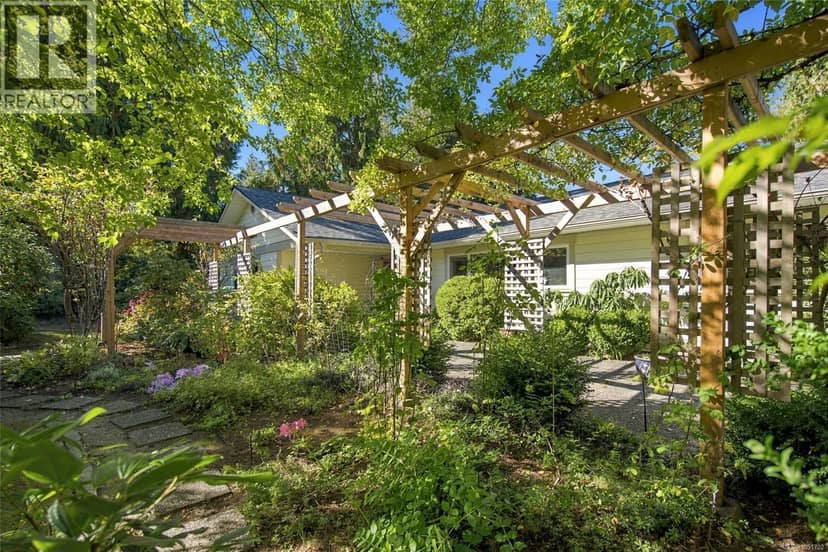 1061 Harlequin Rd — photo 15 of 40