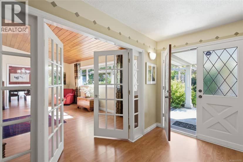1061 Harlequin Rd — photo 17 of 40