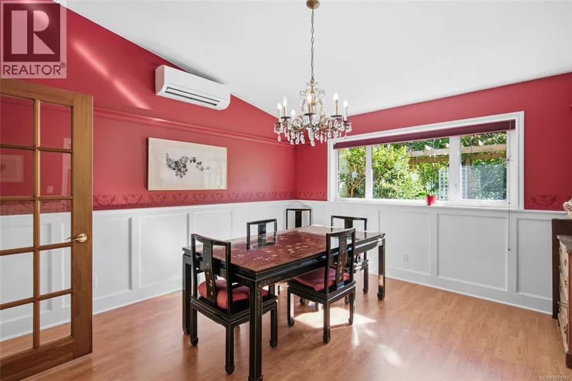 1061 Harlequin Rd — photo 19 of 40