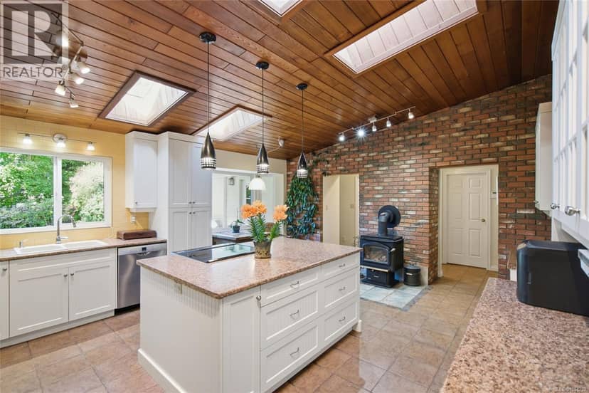 1061 Harlequin Rd — photo 21 of 40