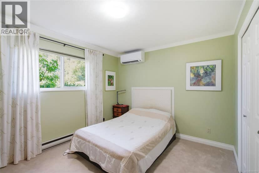 1061 Harlequin Rd — photo 29 of 40