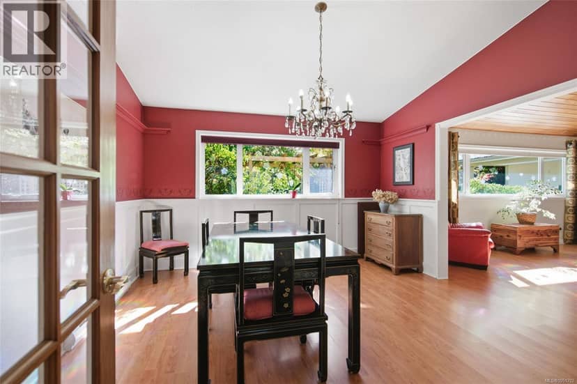 1061 Harlequin Rd, Qualicum Beach, photo 3