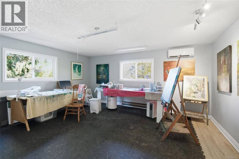 1061 Harlequin Rd — photo 32 of 40