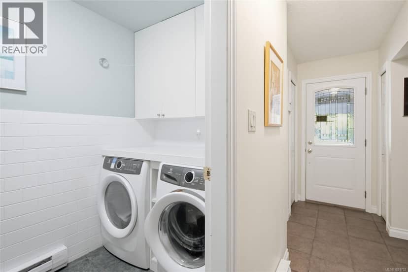 1061 Harlequin Rd — photo 33 of 40