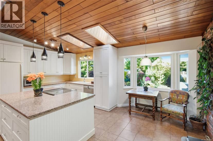 1061 Harlequin Rd, Qualicum Beach, photo 4