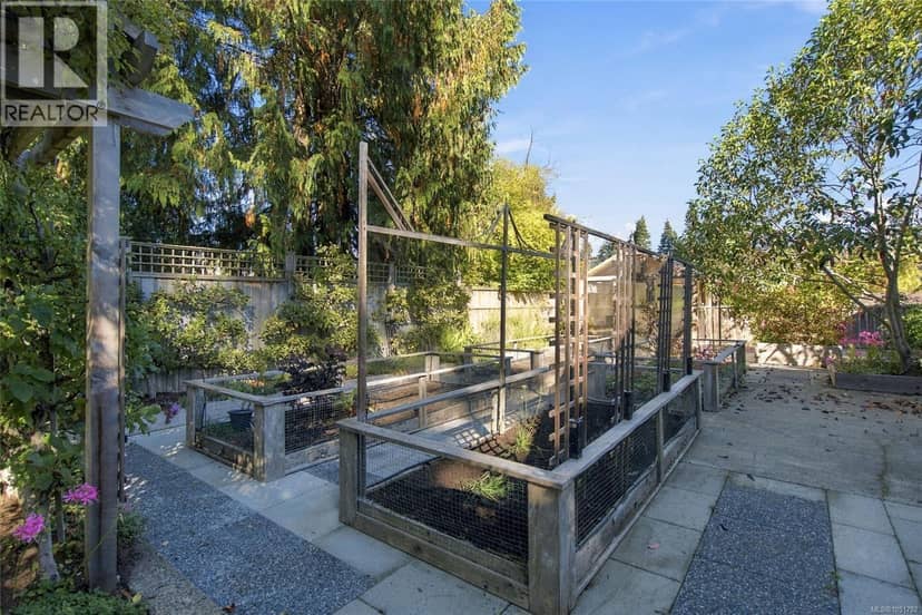 1061 Harlequin Rd — photo 9 of 40