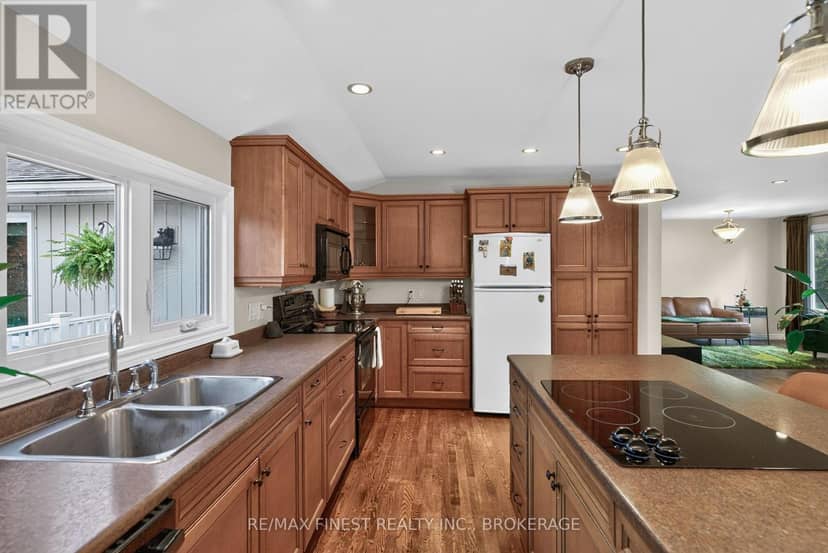 466 Mackenzie Road — photo 16 of 40