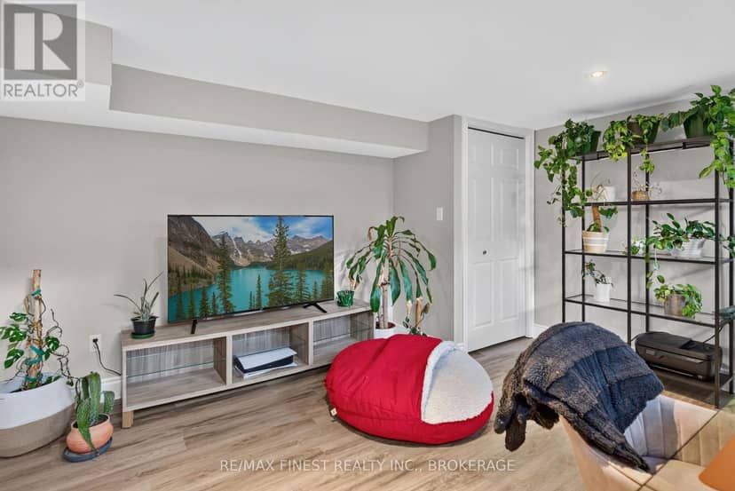 466 Mackenzie Road — photo 36 of 40