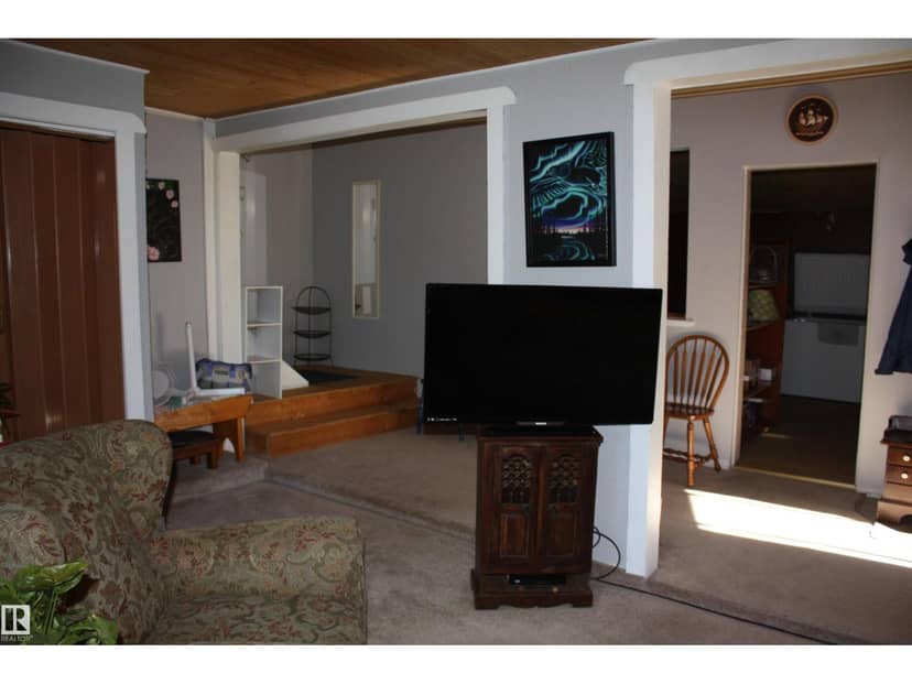 5012 49 Ave — photo 38 of 40