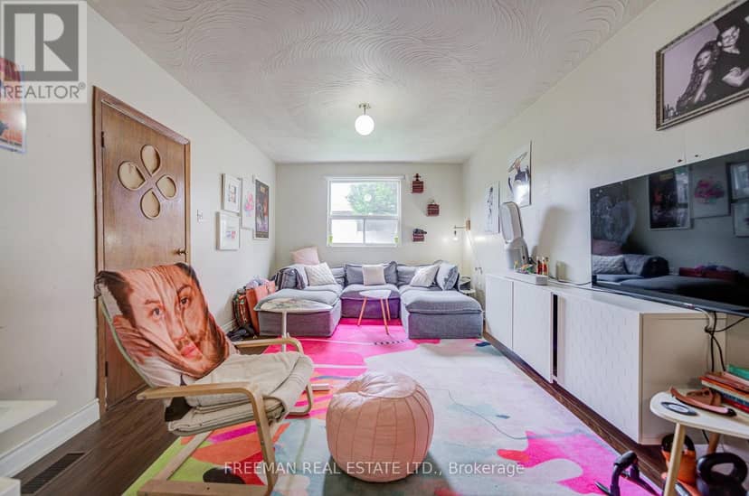 492 Manning Avenue — photo 18 of 40