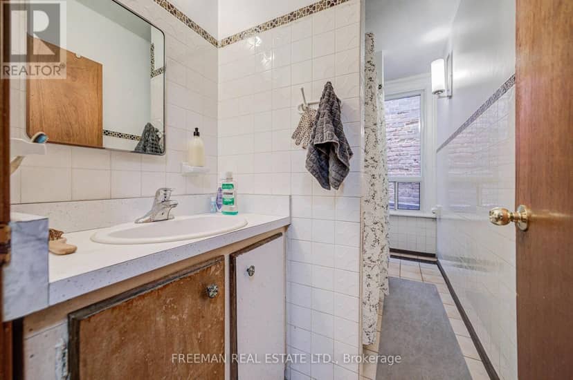 492 Manning Avenue — photo 25 of 40