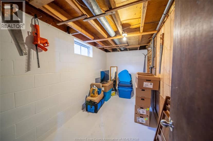 4369 Ashfield Crescent — photo 27 of 38