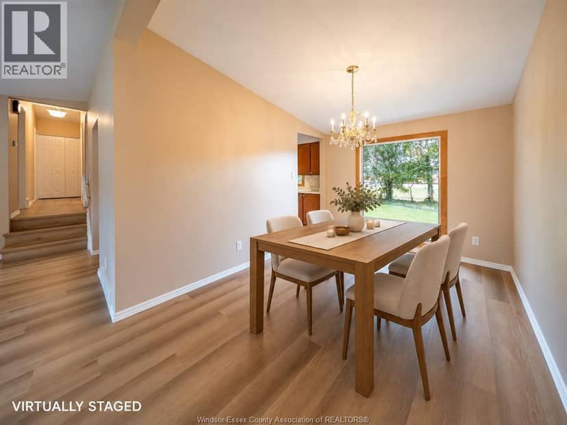 4369 Ashfield Crescent — photo 8 of 38