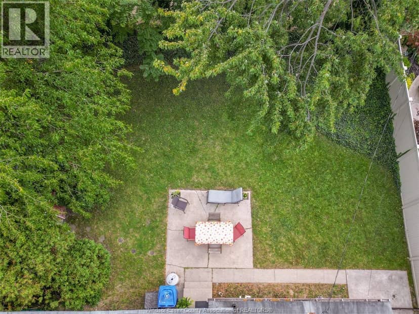 4369 Ashfield Crescent — photo 35 of 38