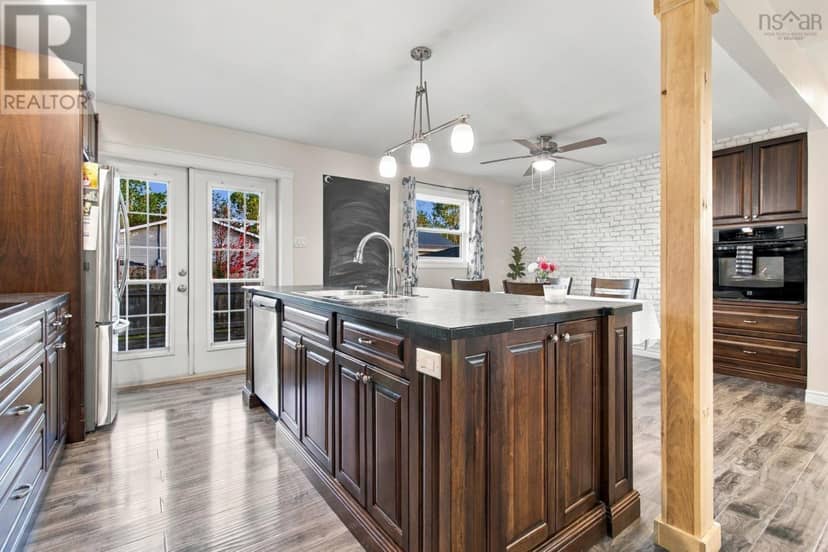 44 St Bernard Street — photo 9 of 40