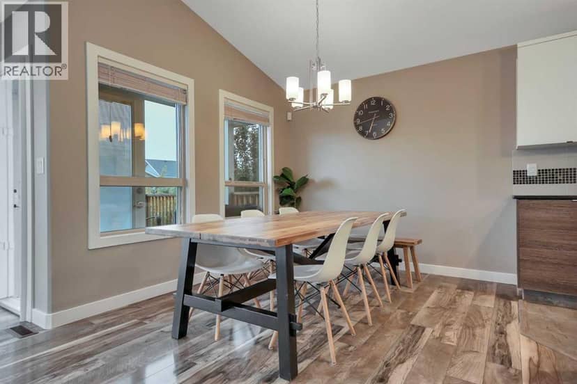 203 Cedar Square — photo 9 of 40