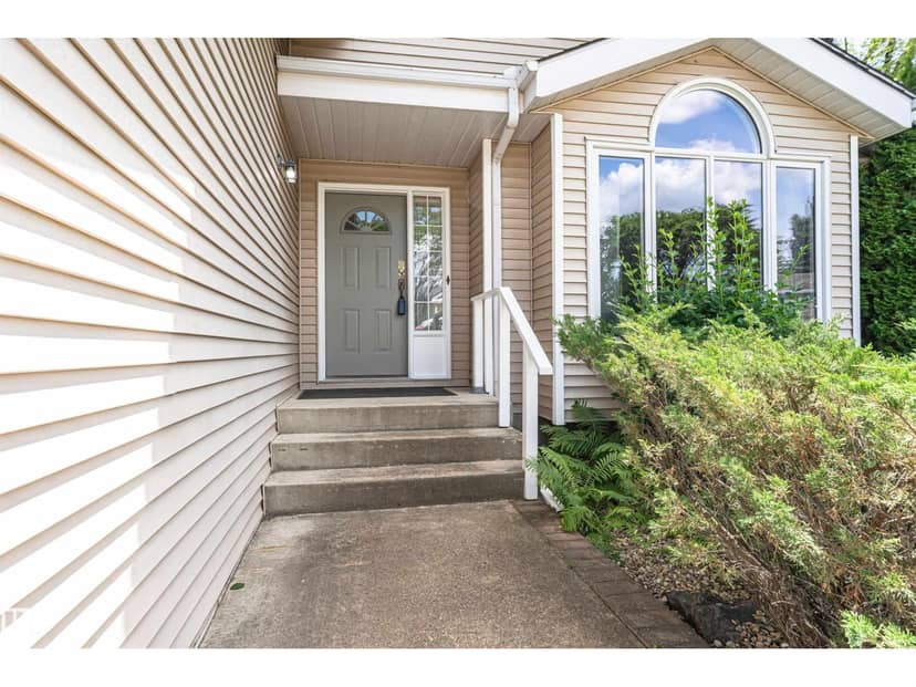 221 Ockenden Pl NW — photo 14 of 40