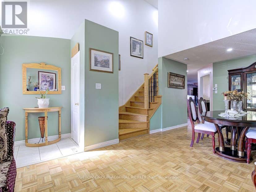 31 Irene Crescent — photo 12 of 36