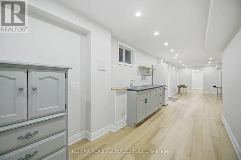 76 North Riverdale Drive — photo 38 of 40