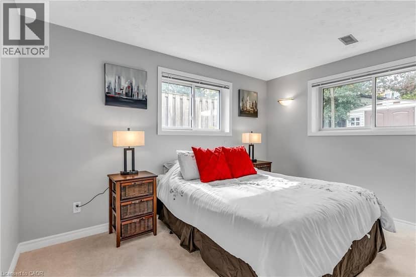 103 WESTVIEW Crescent — photo 33 of 40