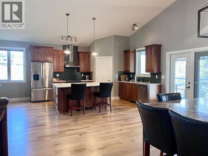 1093 Mackenny Street — photo 11 of 40