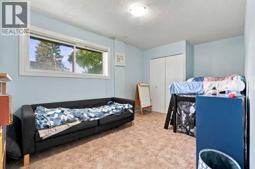 3102 38 Street SW — photo 14 of 40