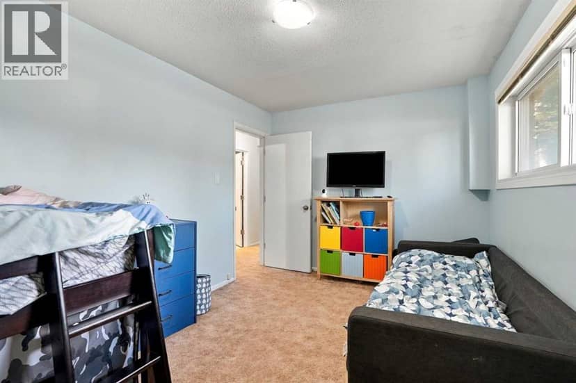 3102 38 Street SW — photo 15 of 40