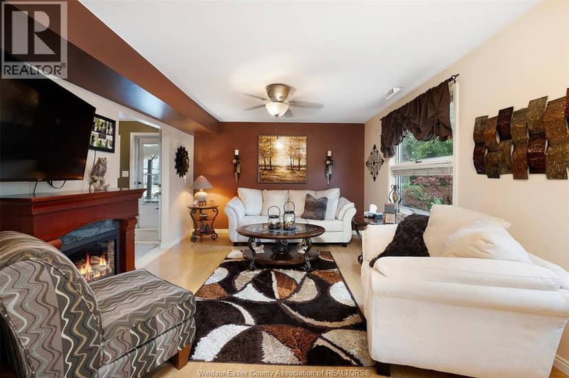 58 Laird AVENUE — photo 11 of 32