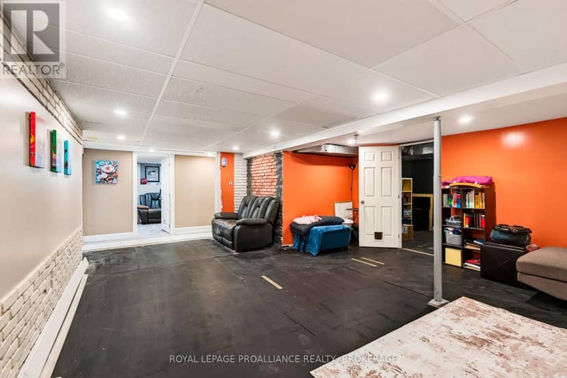 3199 Princess Street — photo 32 of 40