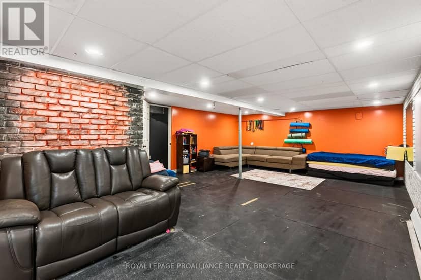 3199 Princess Street — photo 33 of 40