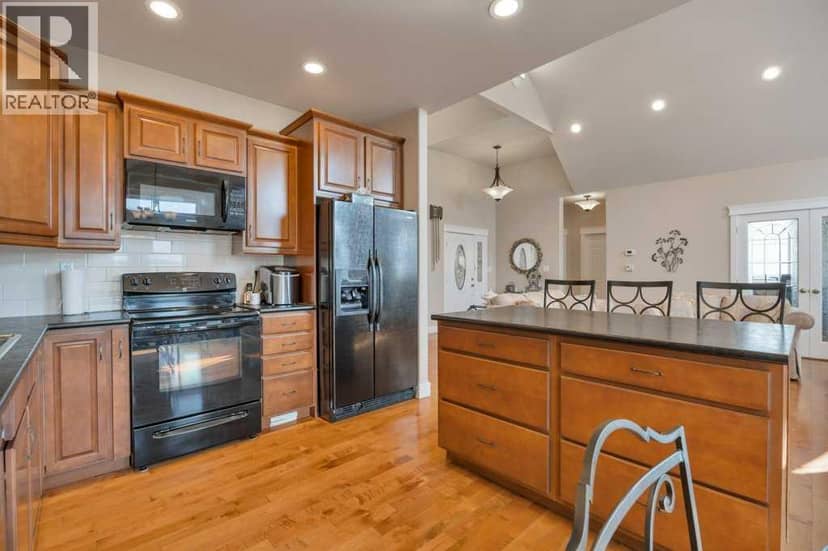 10043 Township Rd 452 — photo 11 of 40