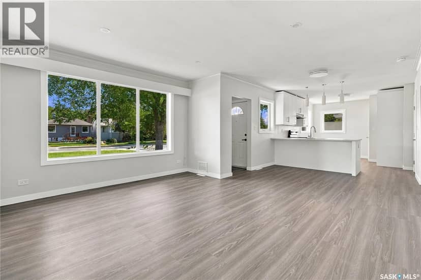 2716 Winnipeg STREET — photo 9 of 40