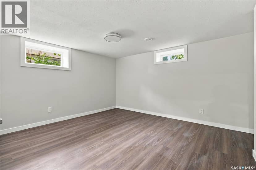 2716 Winnipeg STREET — photo 38 of 40