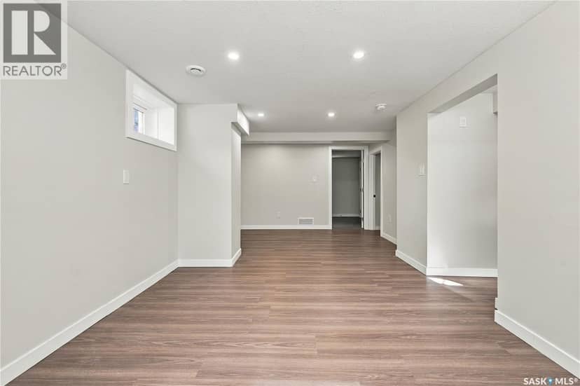 2716 Winnipeg STREET — photo 32 of 40