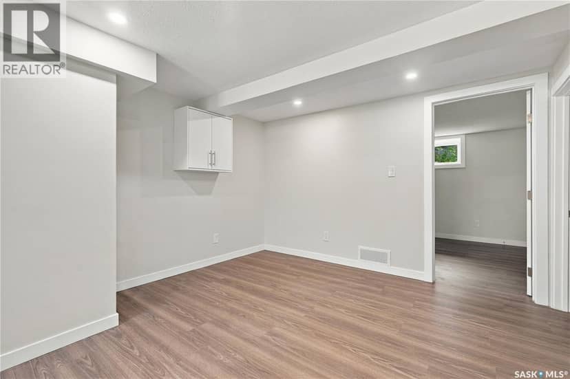 2716 Winnipeg STREET — photo 33 of 40