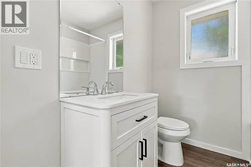 2716 Winnipeg STREET — photo 21 of 40