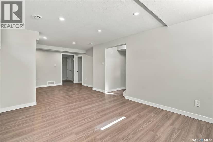 2716 Winnipeg STREET — photo 31 of 40