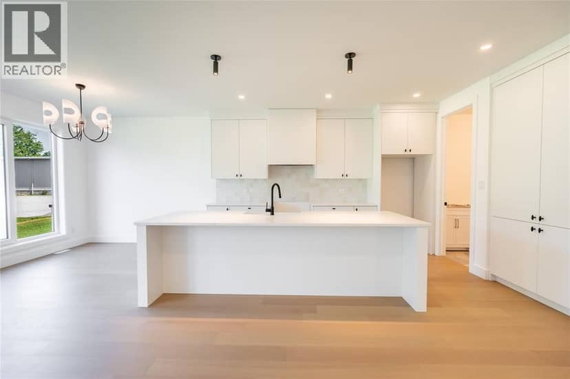 2052 Marion Avenue — photo 9 of 40