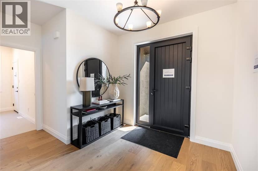 2056 Marion Avenue — photo 4 of 37