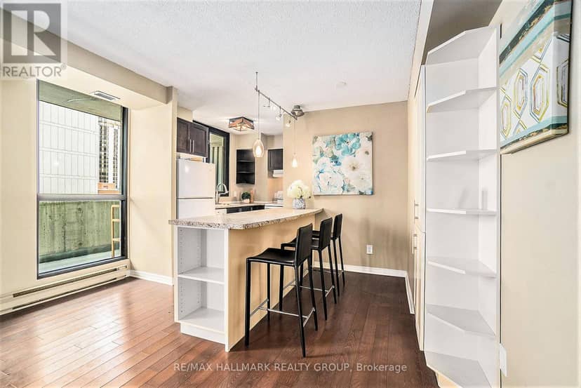 Listing 30401569 — photo 10 of 17